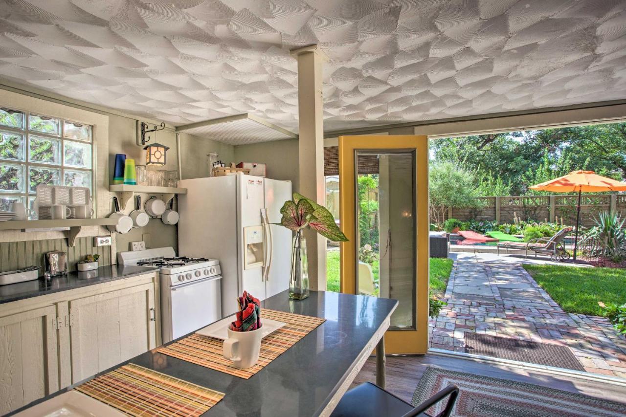 Historic Fort Worth Cottage With Shared Pool! Exterior photo