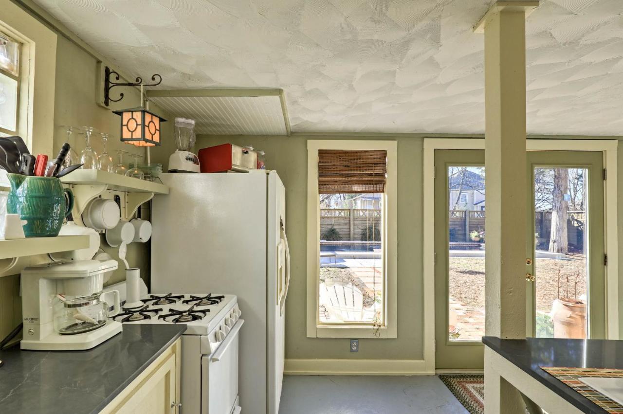 Historic Fort Worth Cottage With Shared Pool! Exterior photo